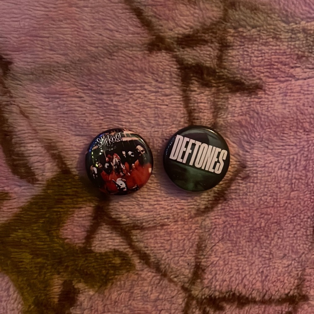 2 small pins